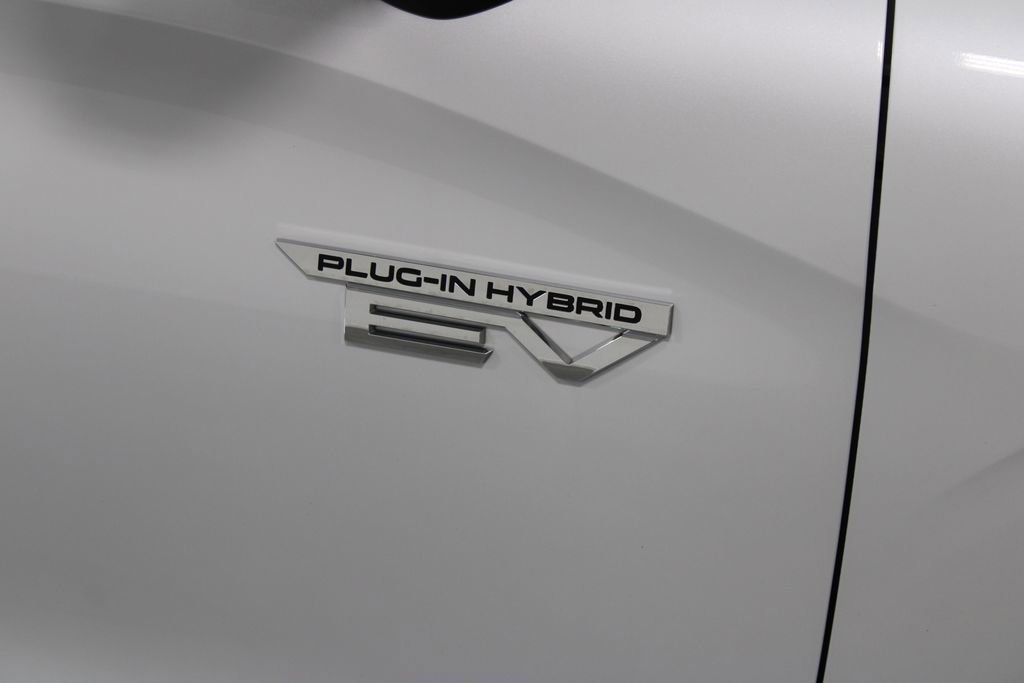 Used 2024 Mitsubishi Outlander 4WD Plug-In Hybrid image 12
