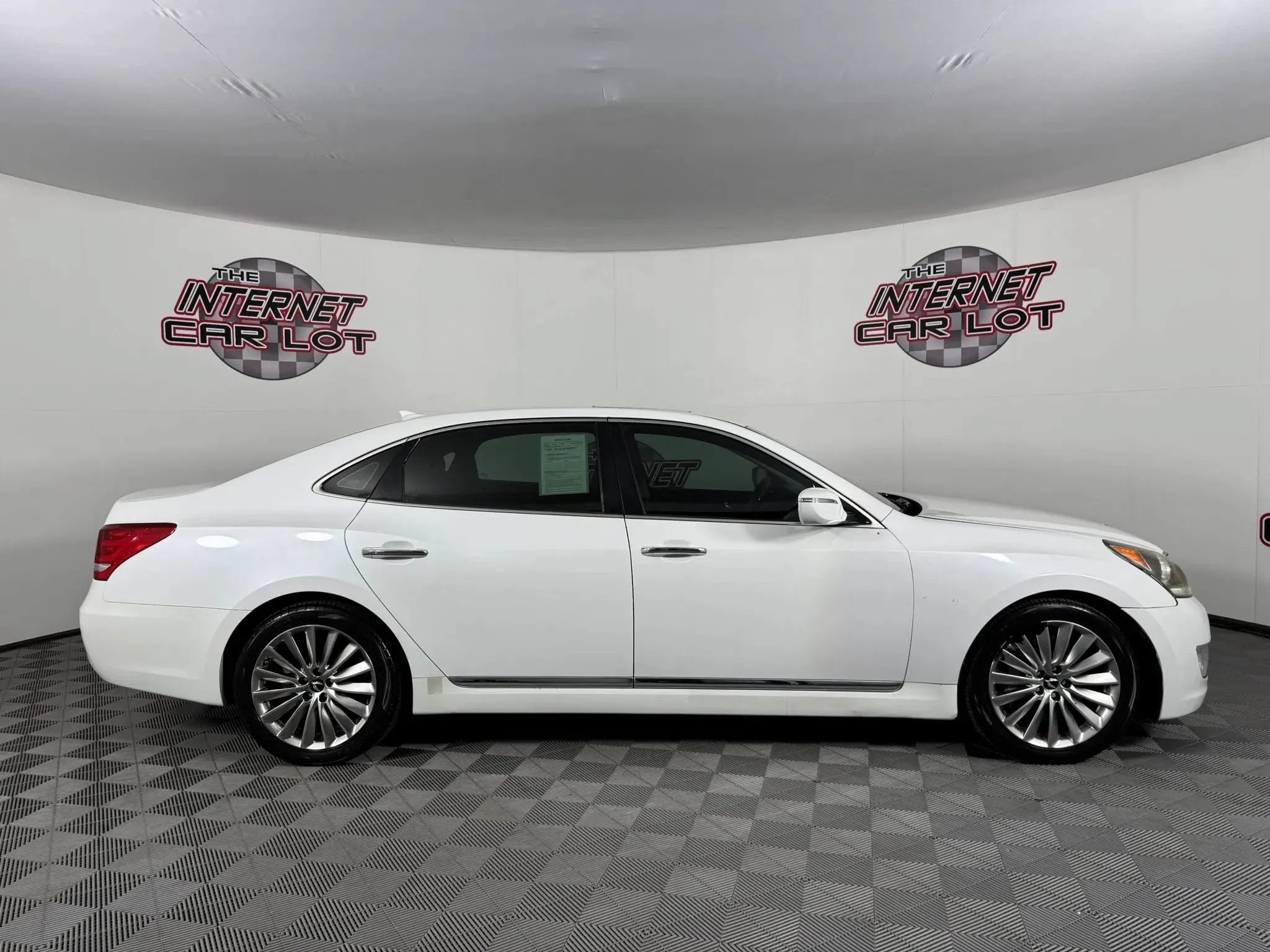 Used 2014 Hyundai Equus Signature RWD image 8