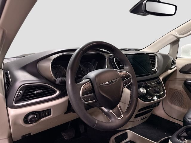 Used 2022 Chrysler Pacifica Touring-L FWD image 9