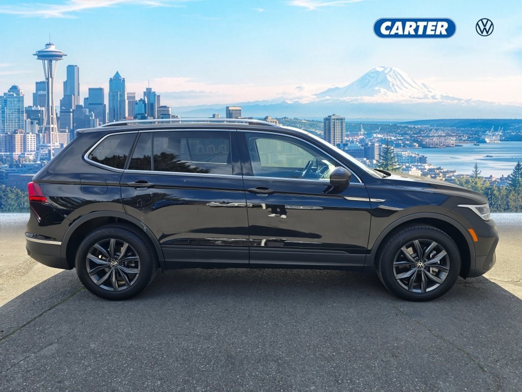 Used 2022 Volkswagen Tiguan SE w/ Panoramic Sunroof Package AWD/4WD image 2