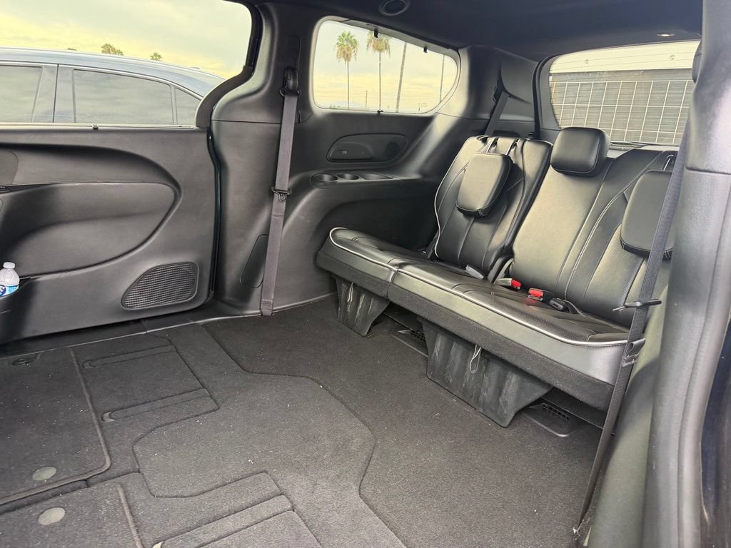 Used 2025 Chrysler Pacifica Limited FWD image 8