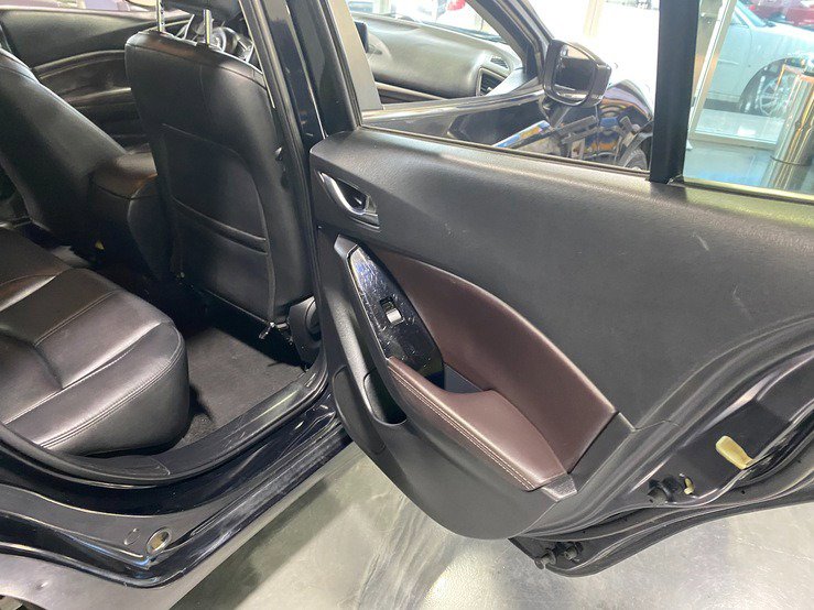 Used 2017 MAZDA MAZDA3 Touring image 17