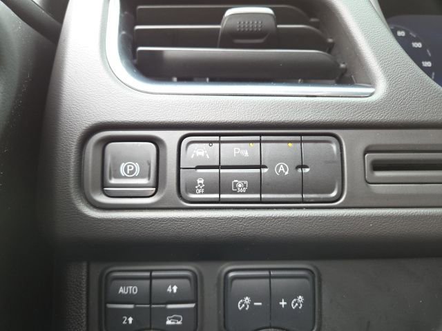 Used 2023 Chevrolet Suburban LT w/ Luxury Package AWD/4WD image 13