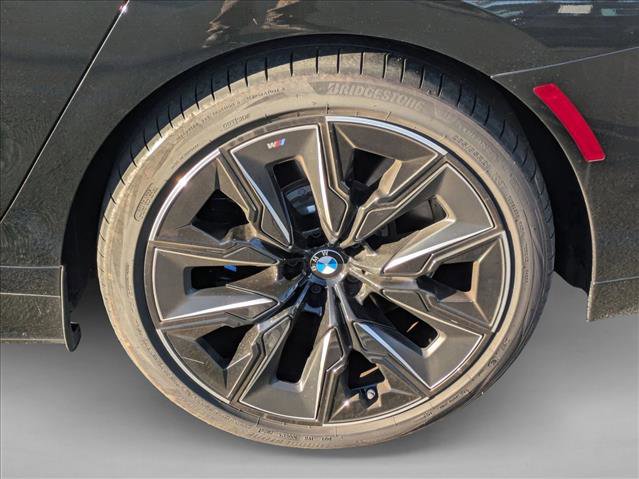 Used 2025 BMW i7 xDrive60 image 26