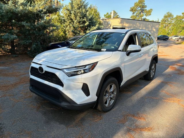 Used 2025 Toyota RAV4 XLE AWD/4WD image 11