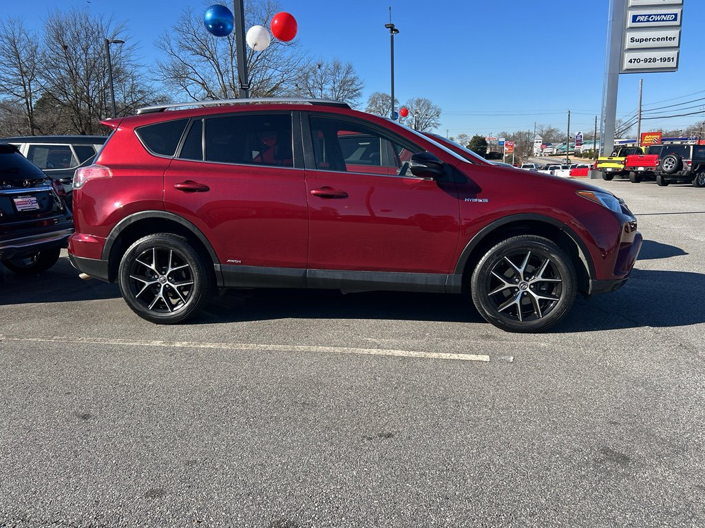 Used 2018 Toyota RAV4 SE image 3