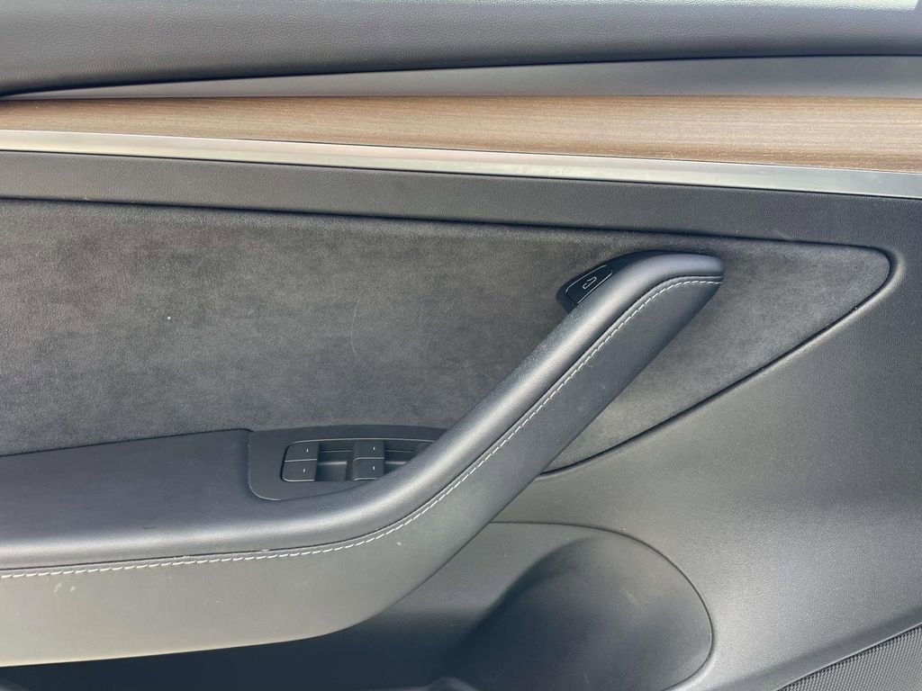 Used 2021 Tesla Model 3 Standard Range Plus image 16