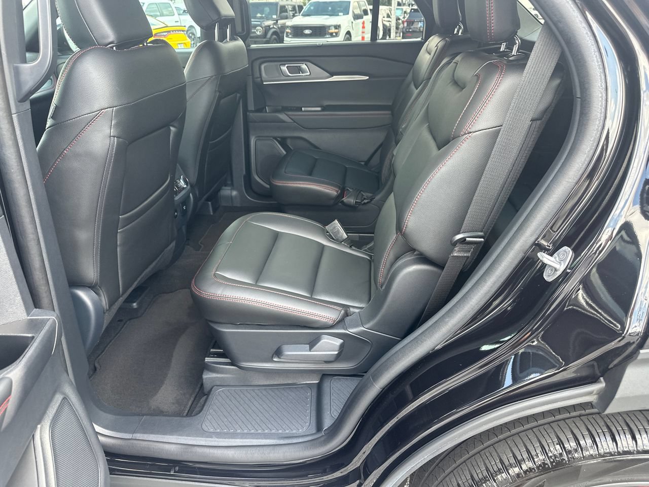 Certified 2025 Ford Explorer ST-Line w/ Premium Package RWD image 23