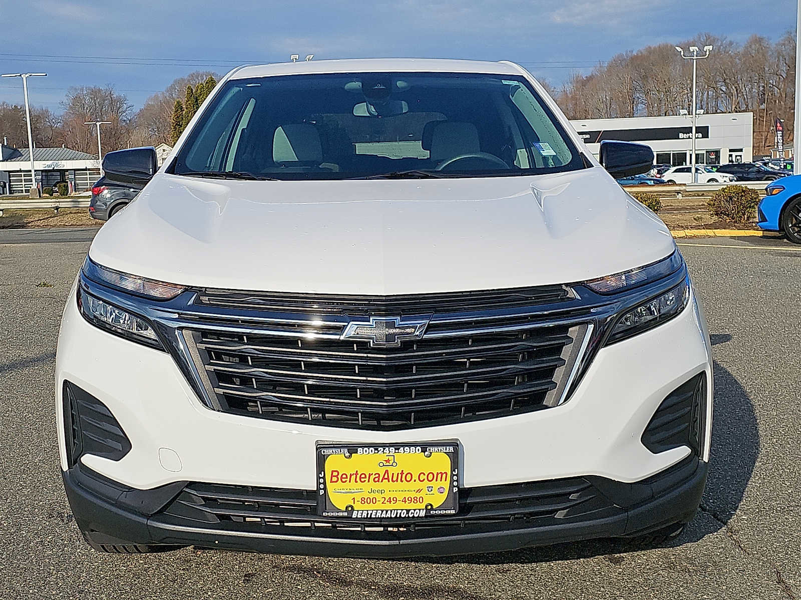 Used 2023 Chevrolet Equinox LS w/ LS Convenience Package AWD/4WD image 2