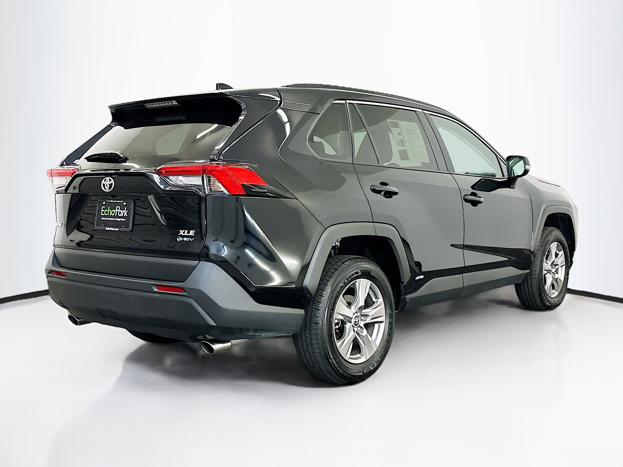 Used 2025 Toyota RAV4 XLE image 9