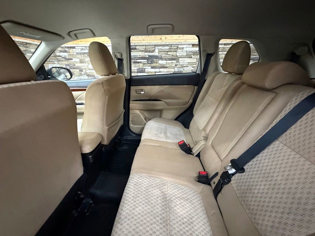 Used 2014 Mitsubishi Outlander GT AWD/4WD image 26