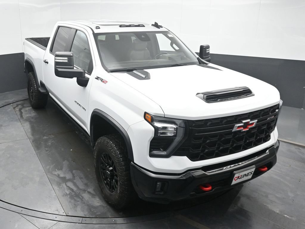 Used 2024 Chevrolet Silverado 2500 ZR2 w/ Technology Package image 39