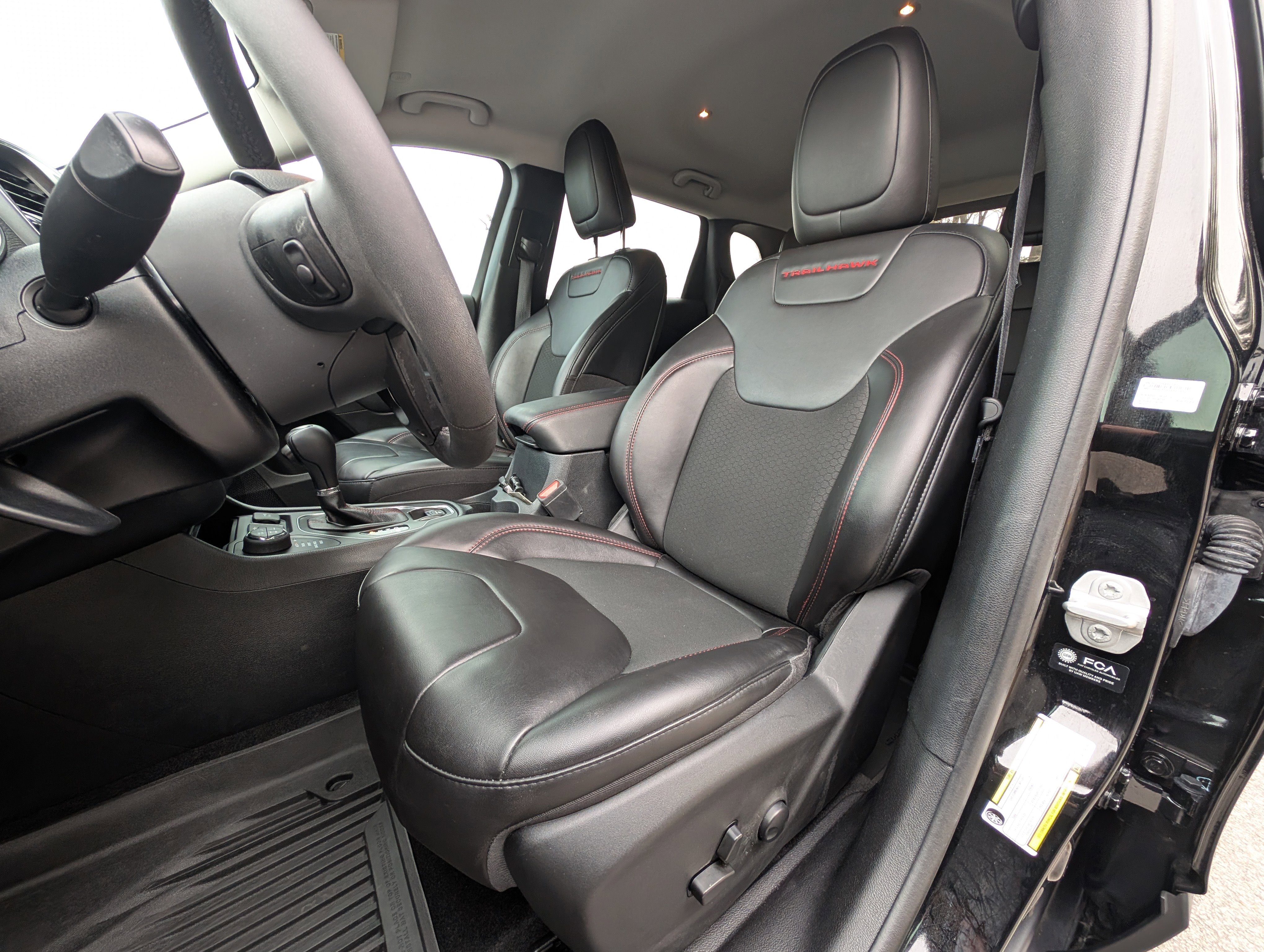 Used 2022 Jeep Cherokee Trailhawk image 16