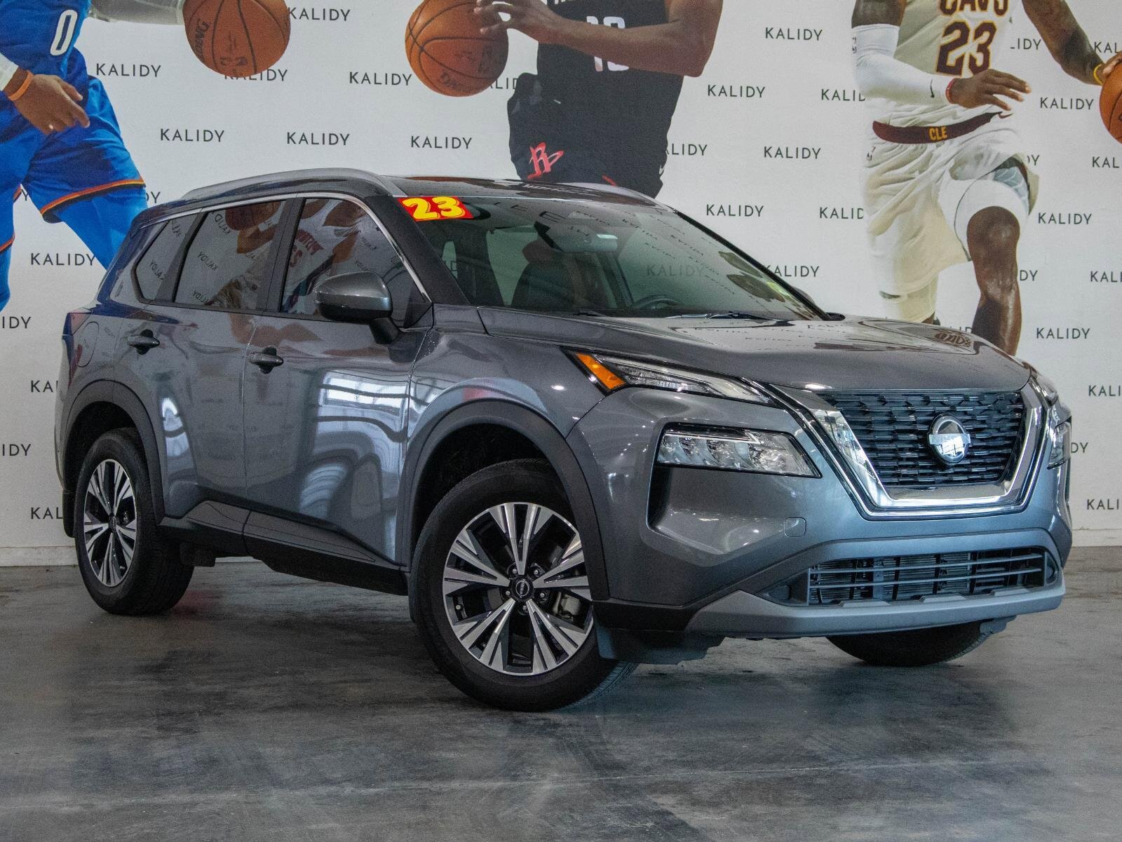 Used 2023 Nissan Rogue SV w/ SV Premium Package image 2