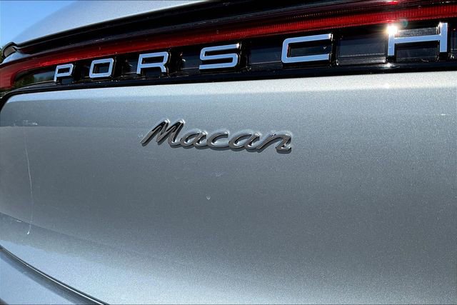 Used 2026 Porsche Macan AWD/4WD image 23