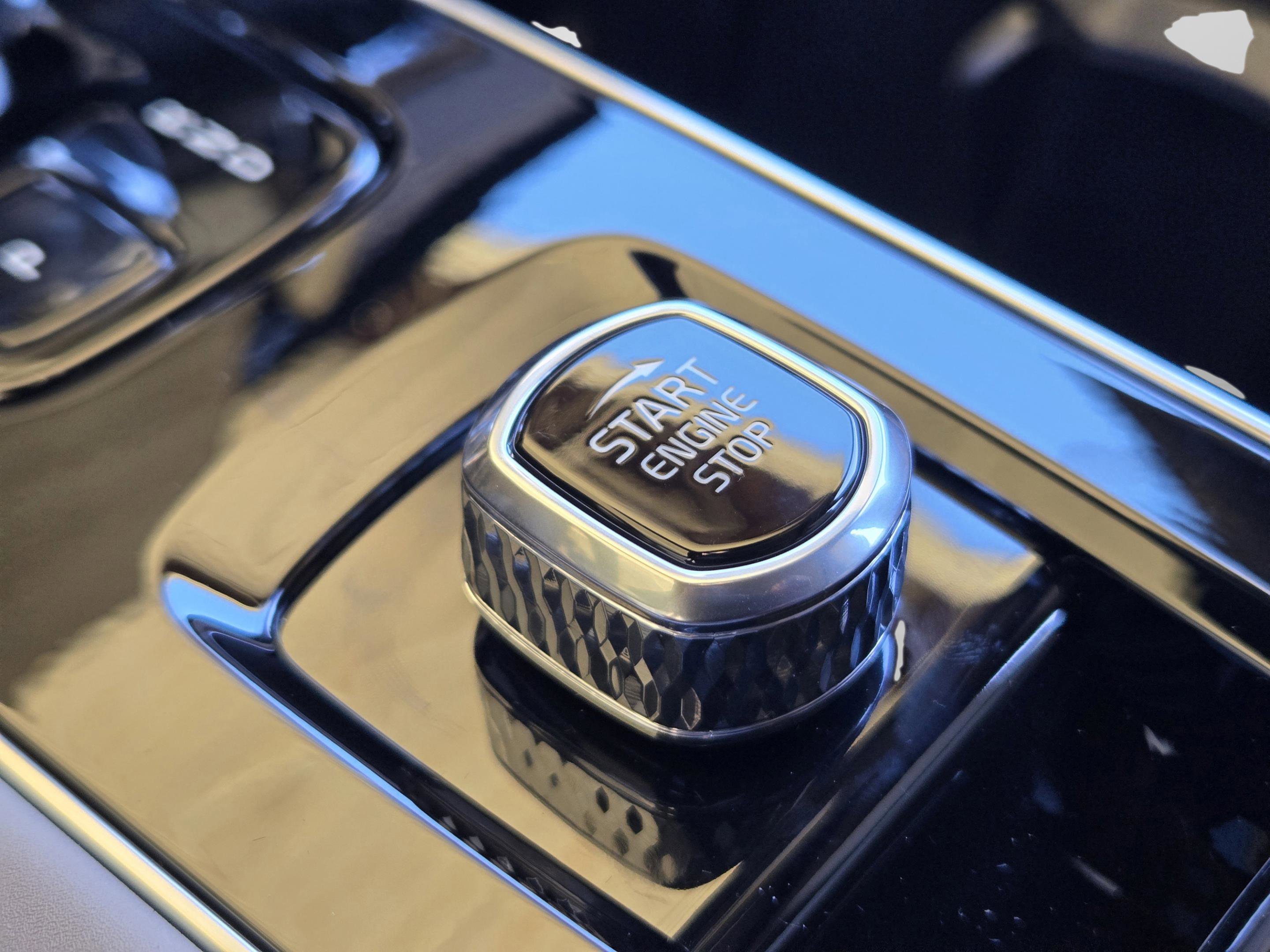 New 2026 Volvo XC90 T8 Plus w/ Protection Package Premier image 24