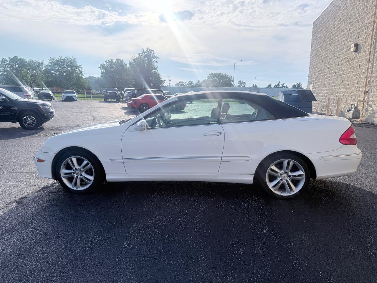 Used 2006 Mercedes-Benz CLK 350 Cabriolet w/ Premium Pkg image 2