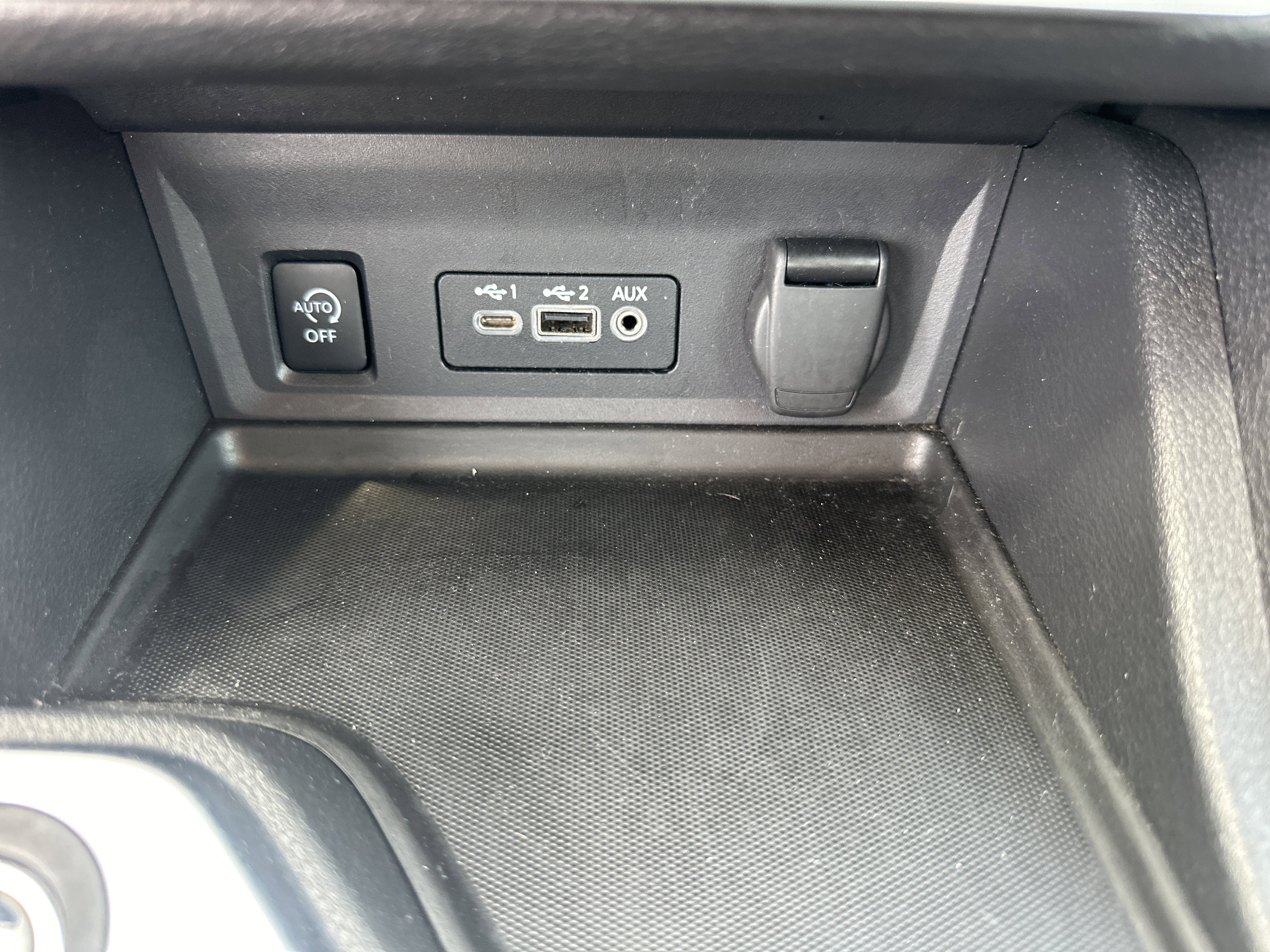 Used 2024 Nissan Sentra SV FWD image 16