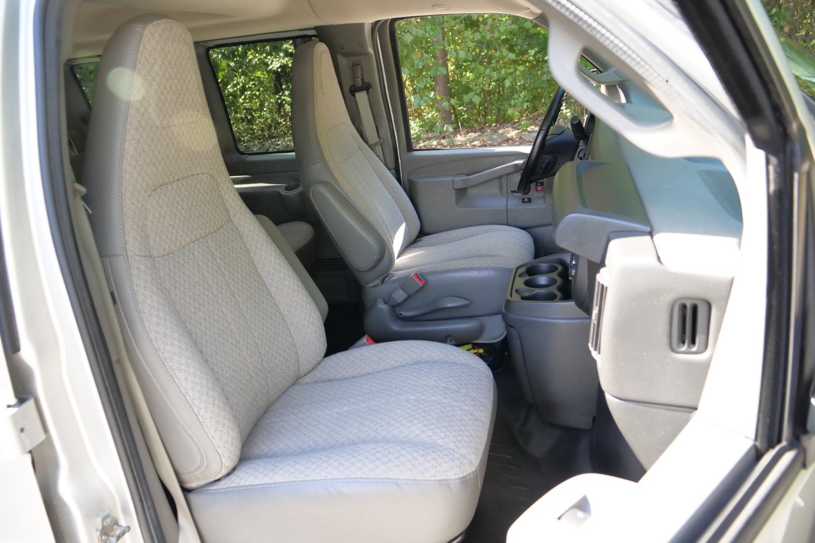 Used 2022 GMC Savana 2500 w/ Communications Package RWD image 25