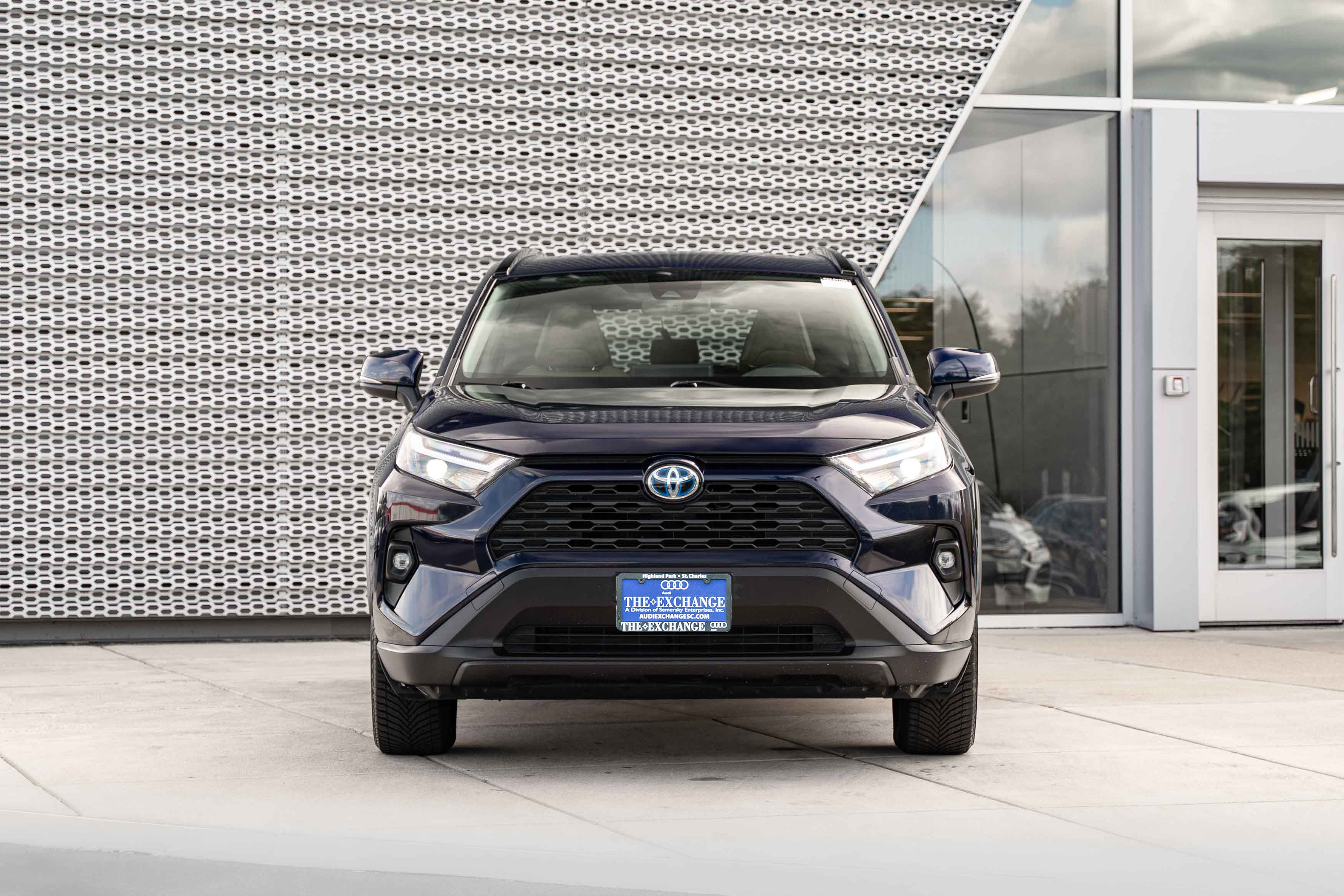 Used 2022 Toyota RAV4 XLE Premium AWD/4WD image 30