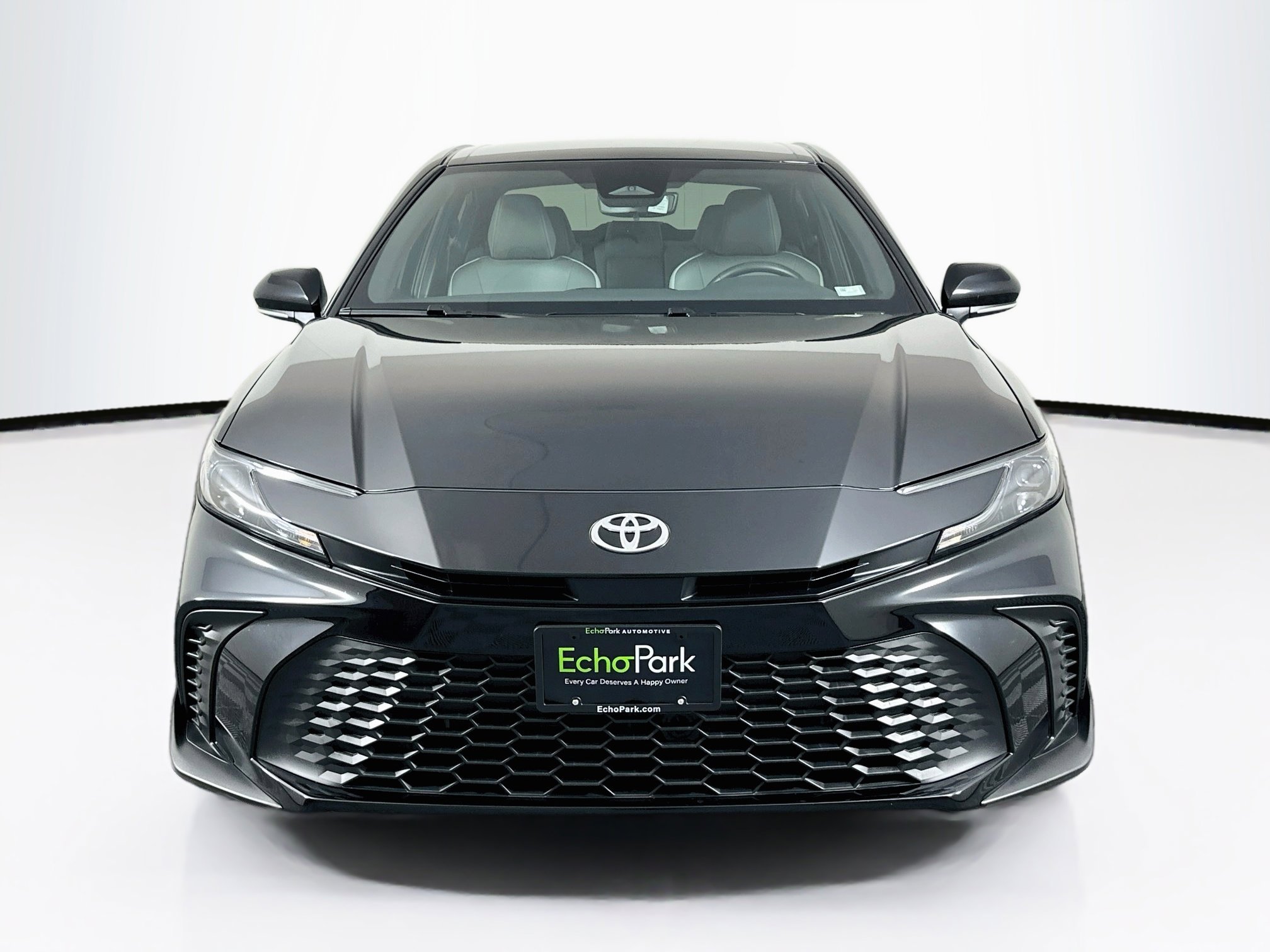 Used 2025 Toyota Camry SE FWD image 2