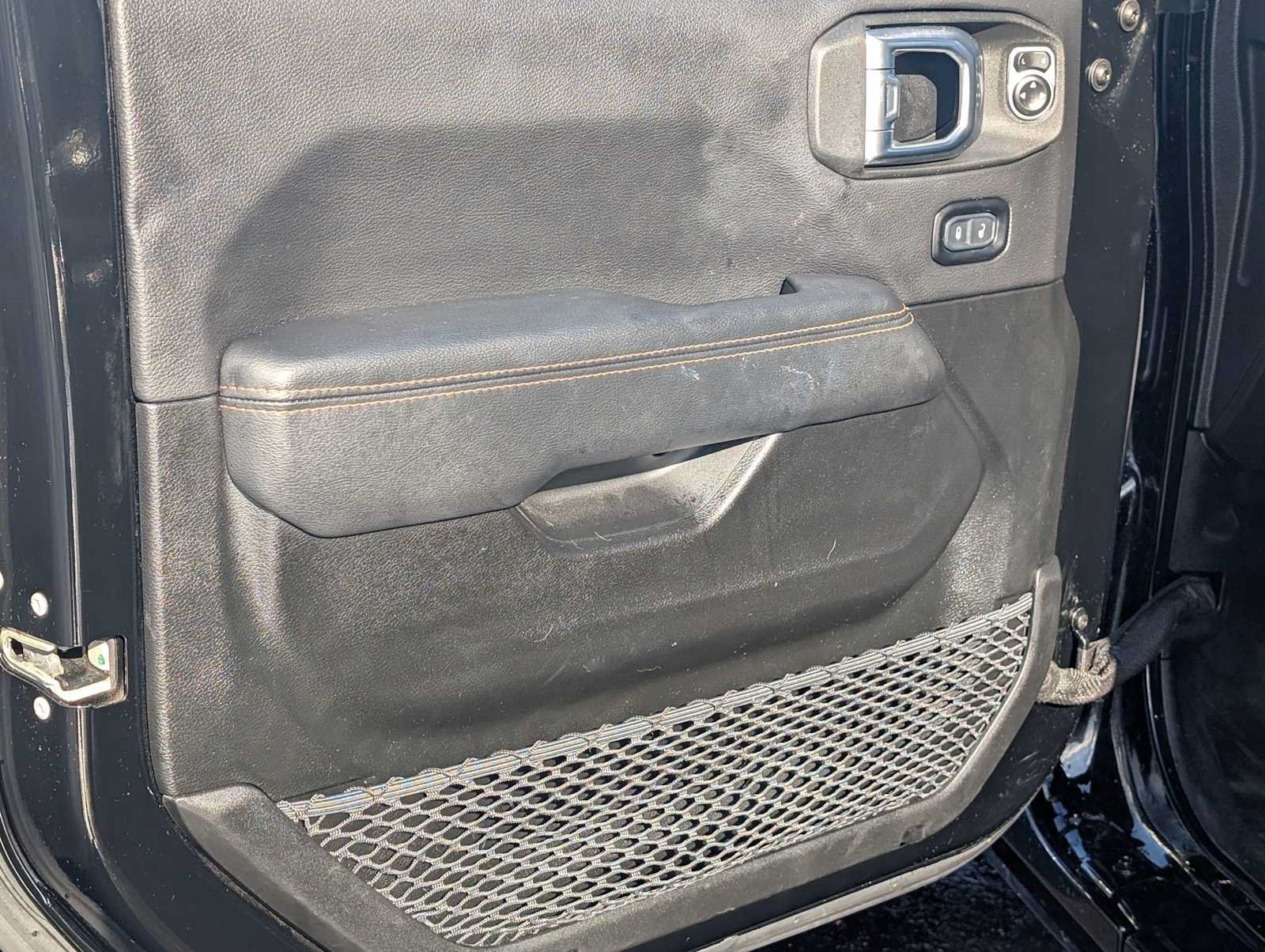 Used 2023 Jeep Wrangler Unlimited Sahara AWD/4WD image 6