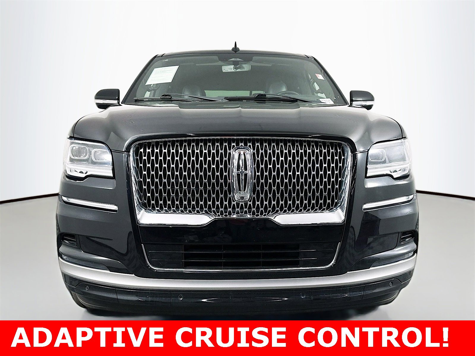 Used 2023 Lincoln Navigator Reserve image 2