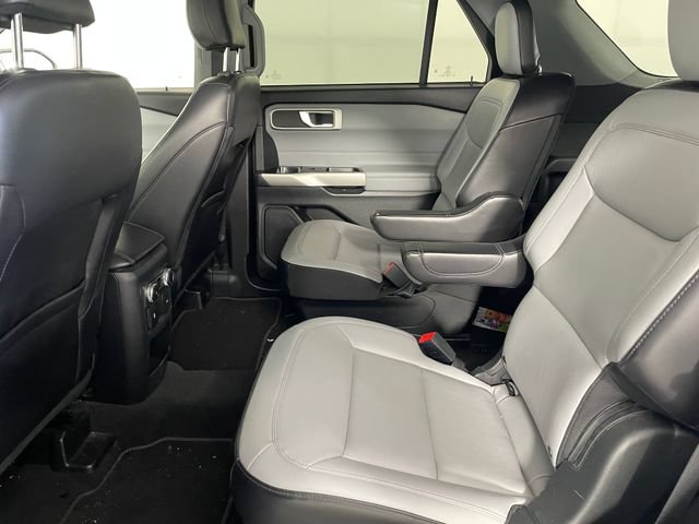Used 2021 Ford Explorer XLT w/ XLT Sport Appearance Package AWD/4WD image 12