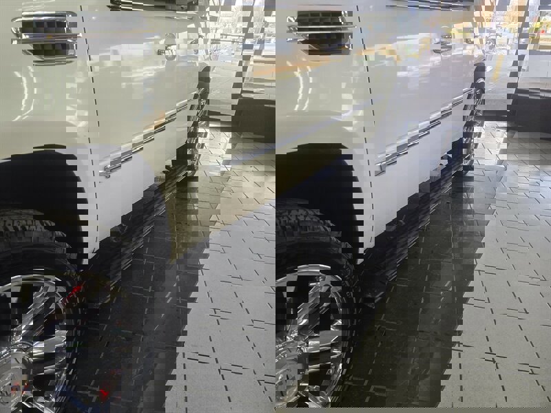 Used 2012 Cadillac Escalade Platinum image 36