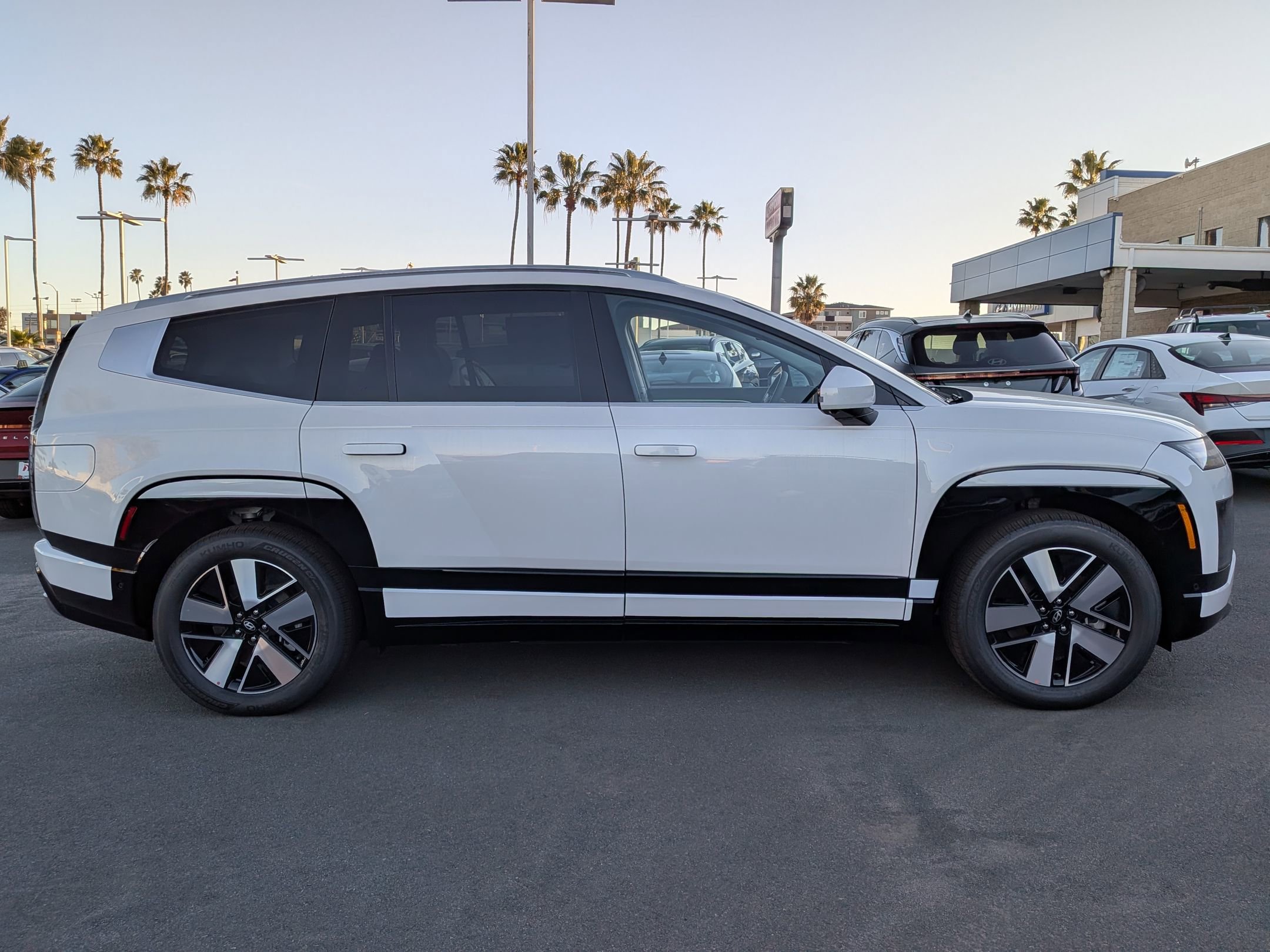 New 2026 Hyundai Ioniq 9 SEL image 5