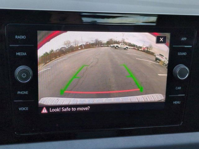 Used 2025 Volkswagen Jetta SE image 12