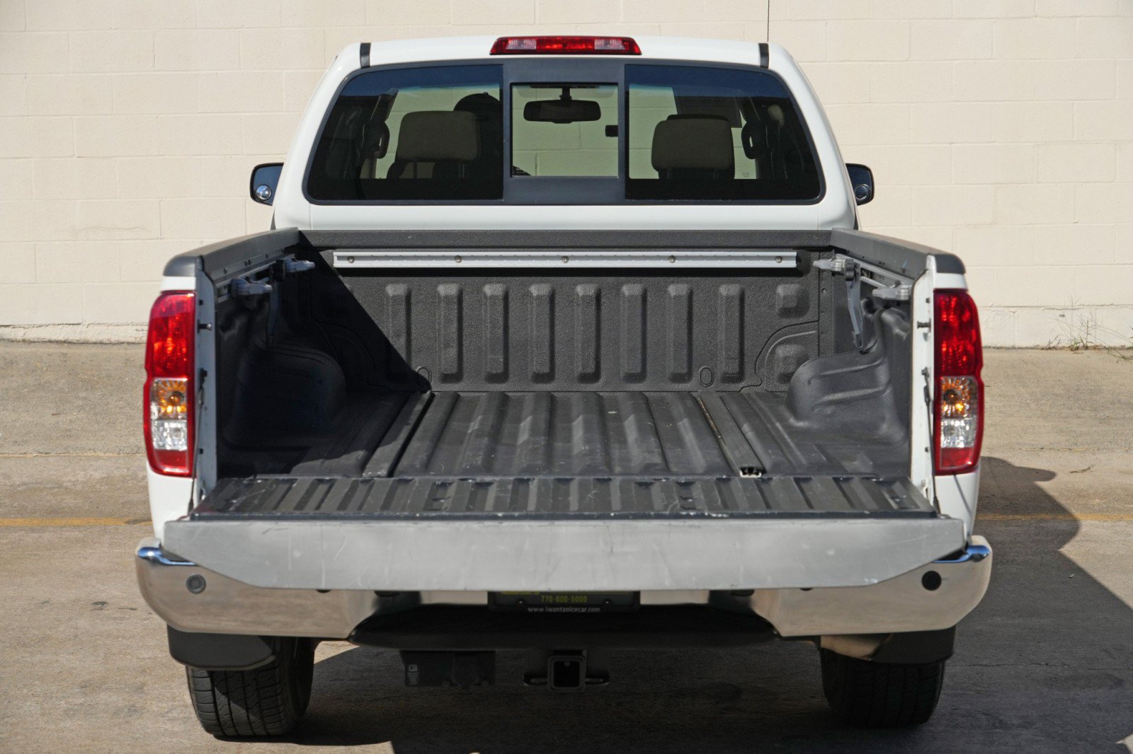Used 2017 Nissan Frontier SV w/ SV Value Truck Package AWD/4WD image 9