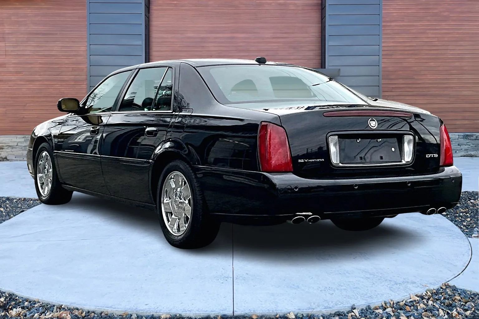 Used 2002 Cadillac De Ville DTS w/ Premium Equipment Pkg image 2