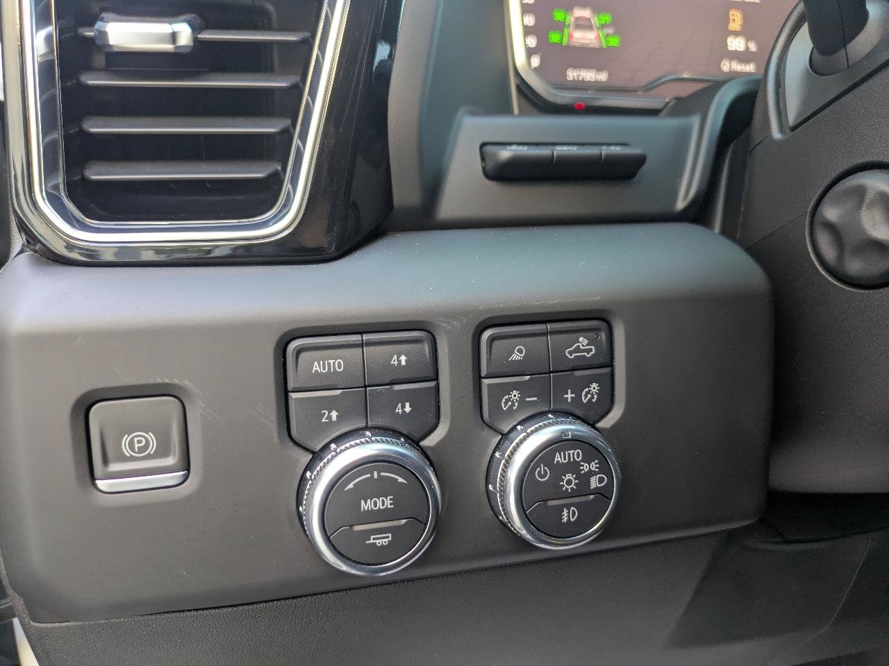 Used 2022 GMC Sierra 1500 Denali Ultimate AWD/4WD image 11