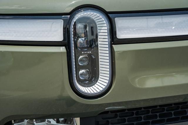 Used 2023 Rivian R1S Launch Edition image 32