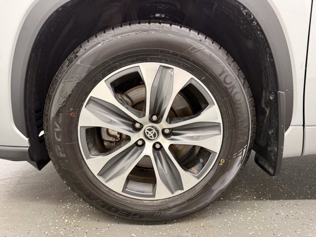Used 2025 Toyota Highlander XLE AWD/4WD image 19