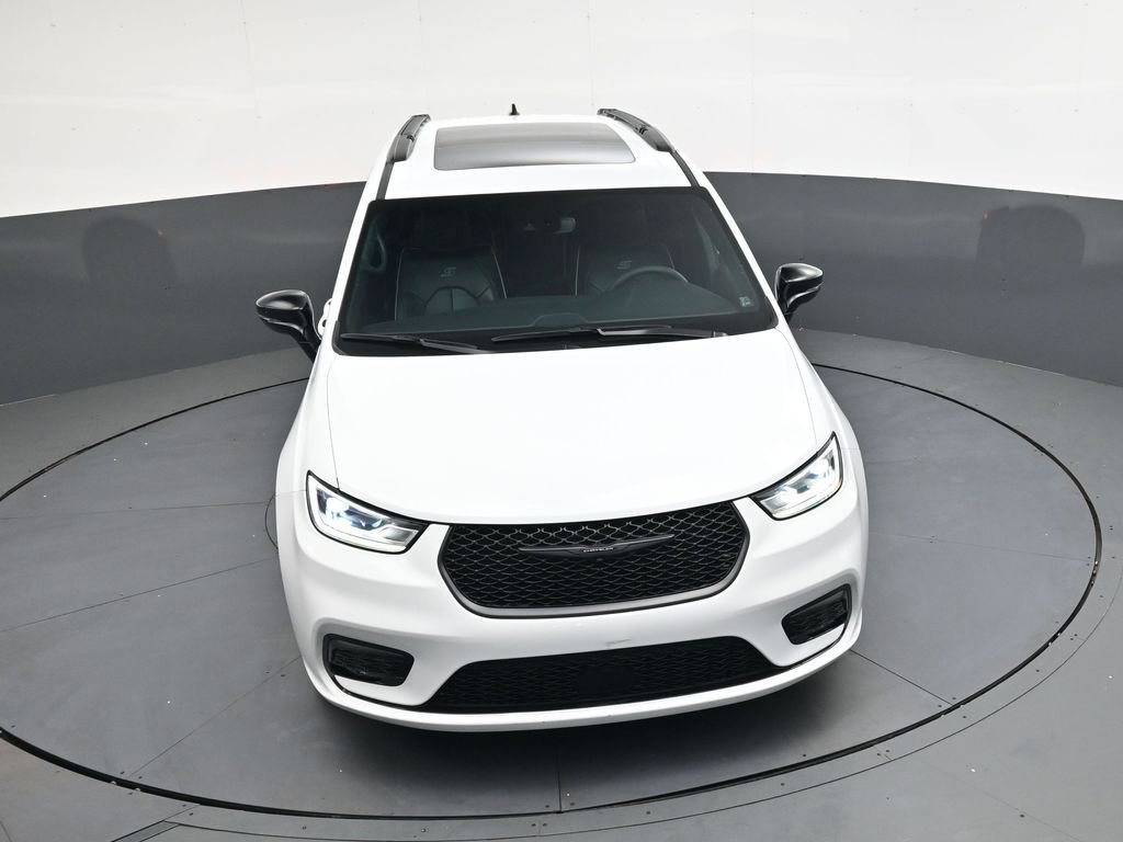Used 2025 Chrysler Pacifica Limited image 35