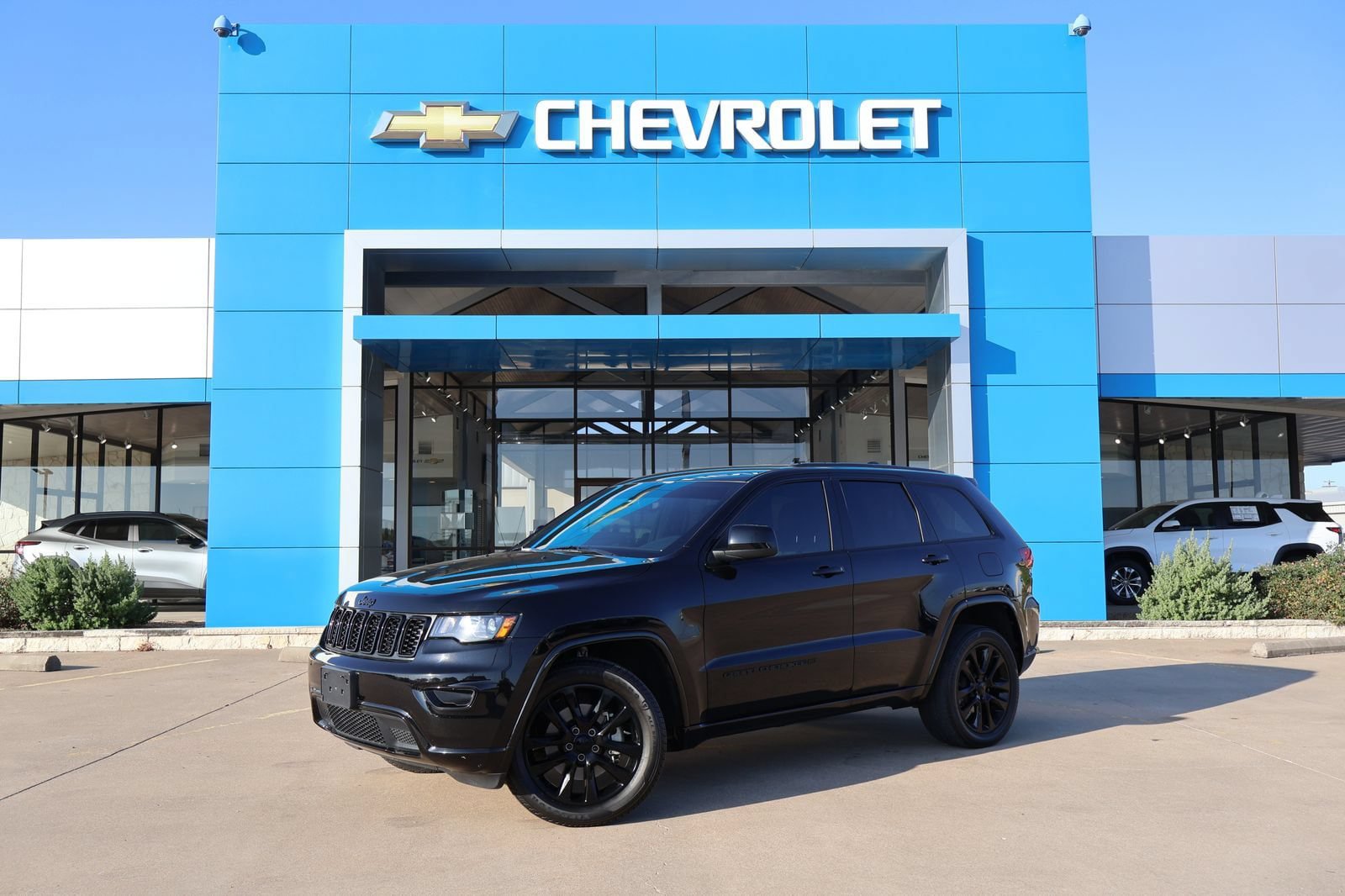 Used 2022 Jeep Grand Cherokee Laredo X AWD/4WD image 1