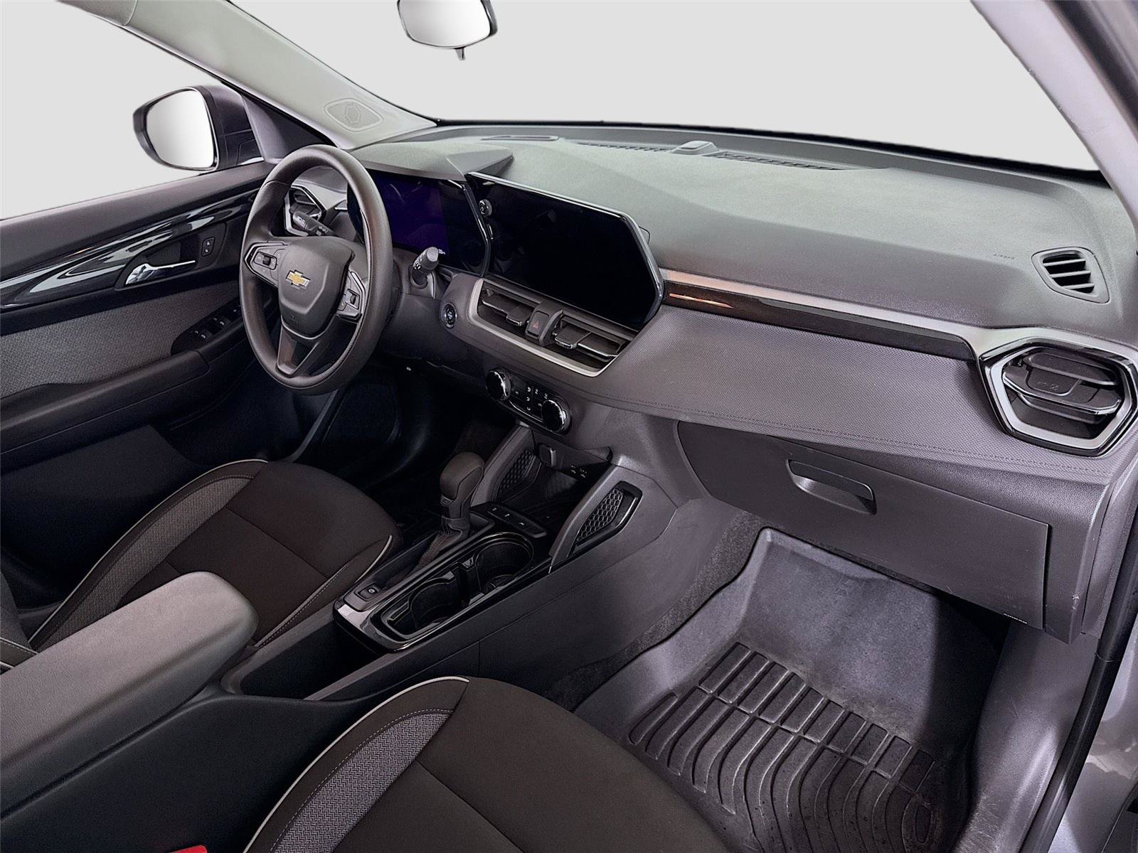 Used 2025 Chevrolet TrailBlazer LS w/ LS Convenience Package FWD image 18