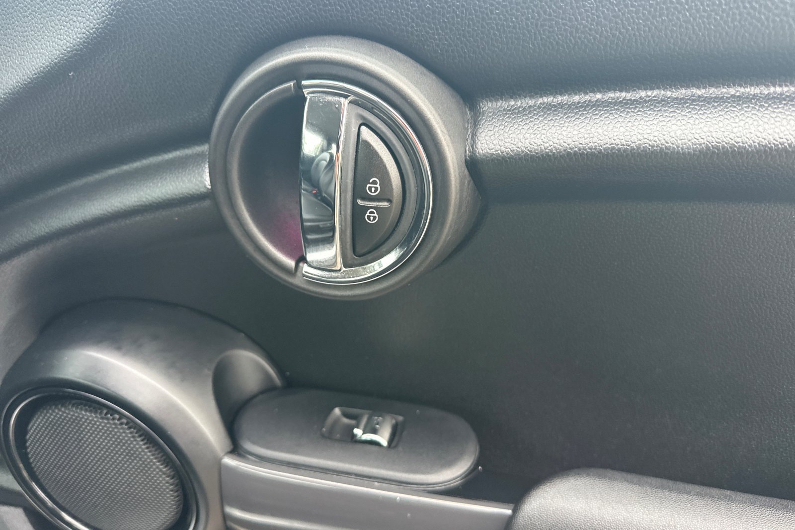 Used 2016 MINI Cooper 2-Door Hardtop FWD image 19