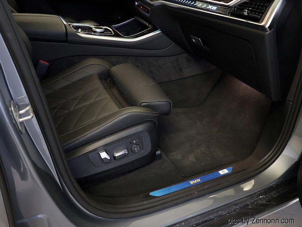 Used 2025 BMW X5 xDrive50e w/ Premium Package image 36