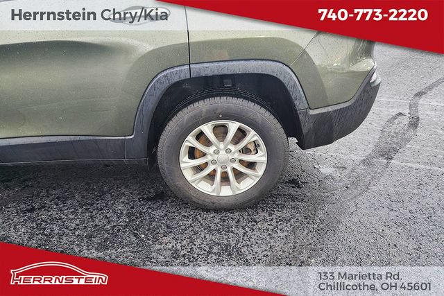 Used 2021 Jeep Cherokee Latitude w/ Mopar Interior Package AWD/4WD image 22