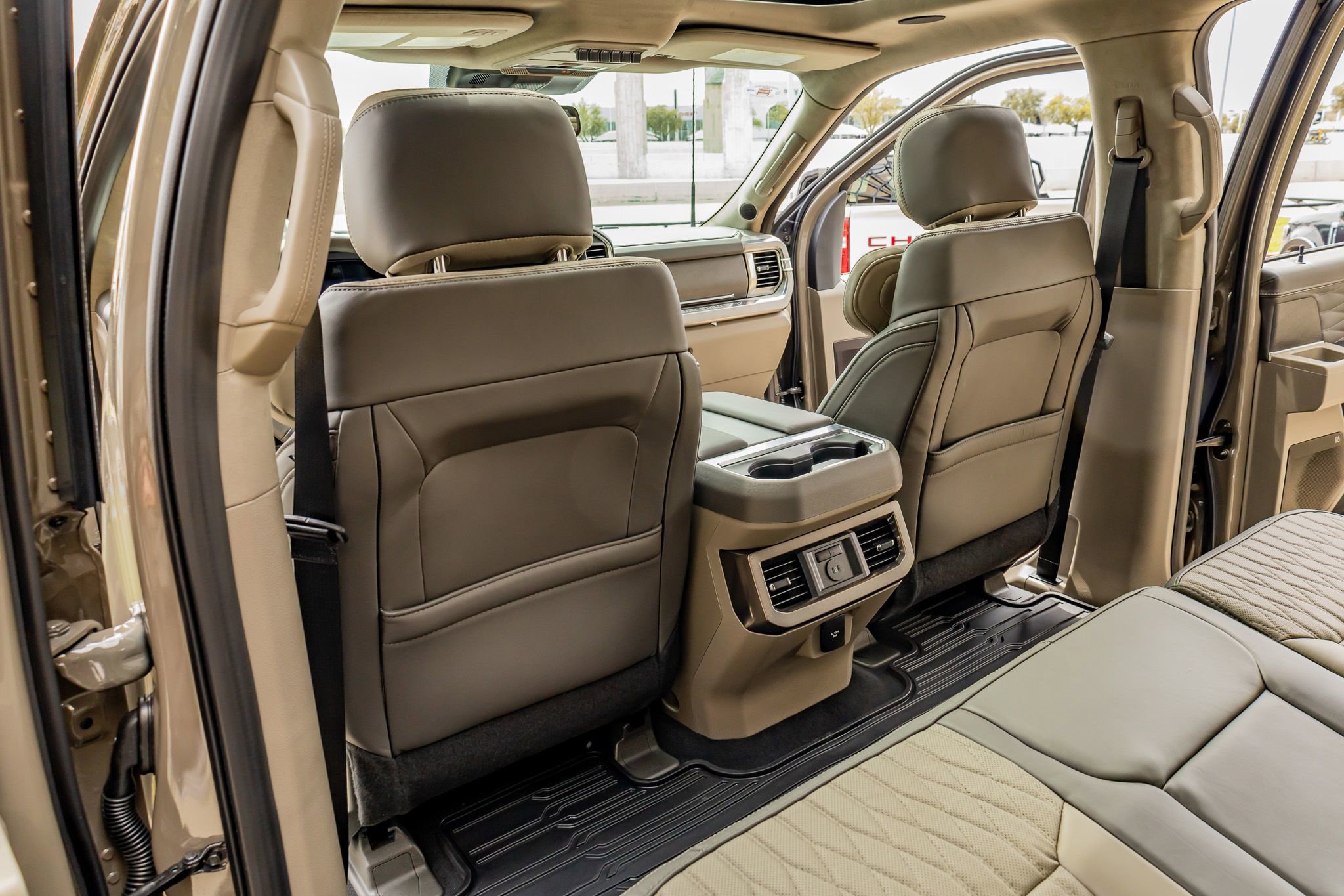 Used 2026 Ford F450 Platinum w/ Platinum Plus Package image 34