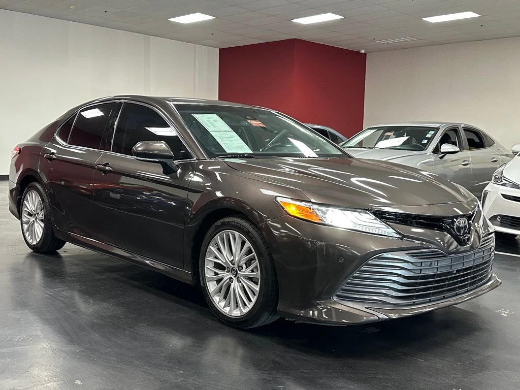 Used 2018 Toyota Camry XLE FWD image 9