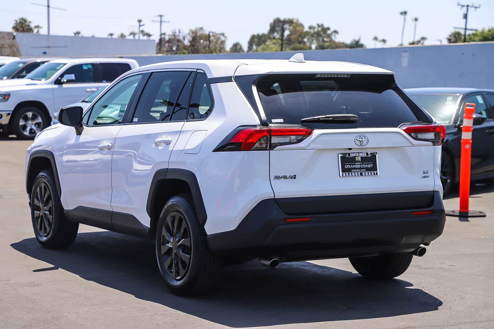 Used 2024 Toyota RAV4 LE AWD/4WD image 8