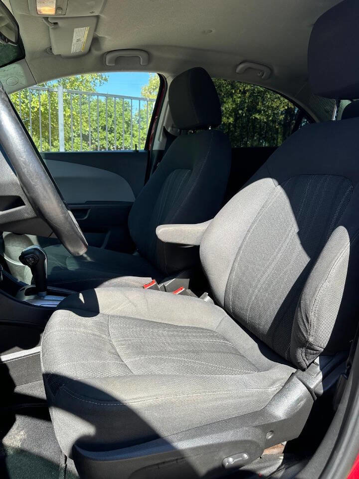 Used 2019 Chevrolet Sonic LT w/ Convenience Package image 35