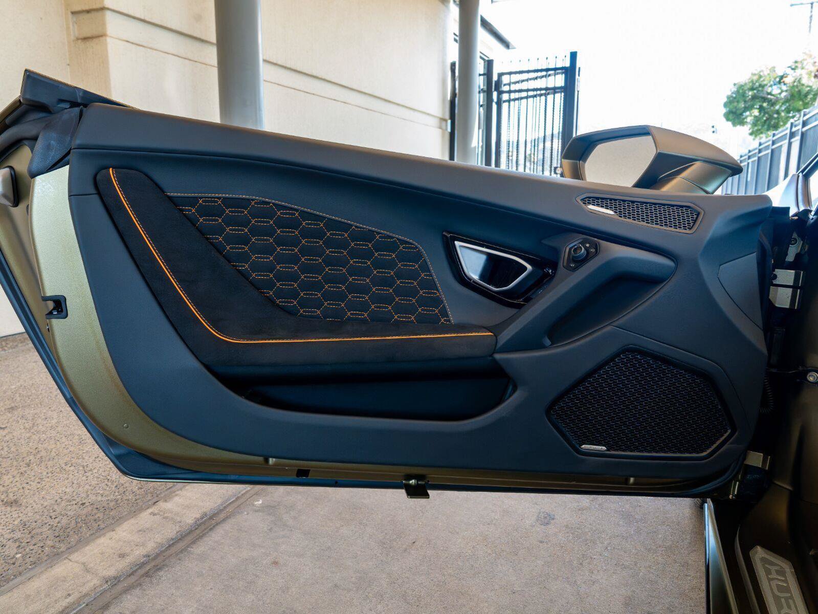 Used 2023 Lamborghini Huracan EVO RWD image 32