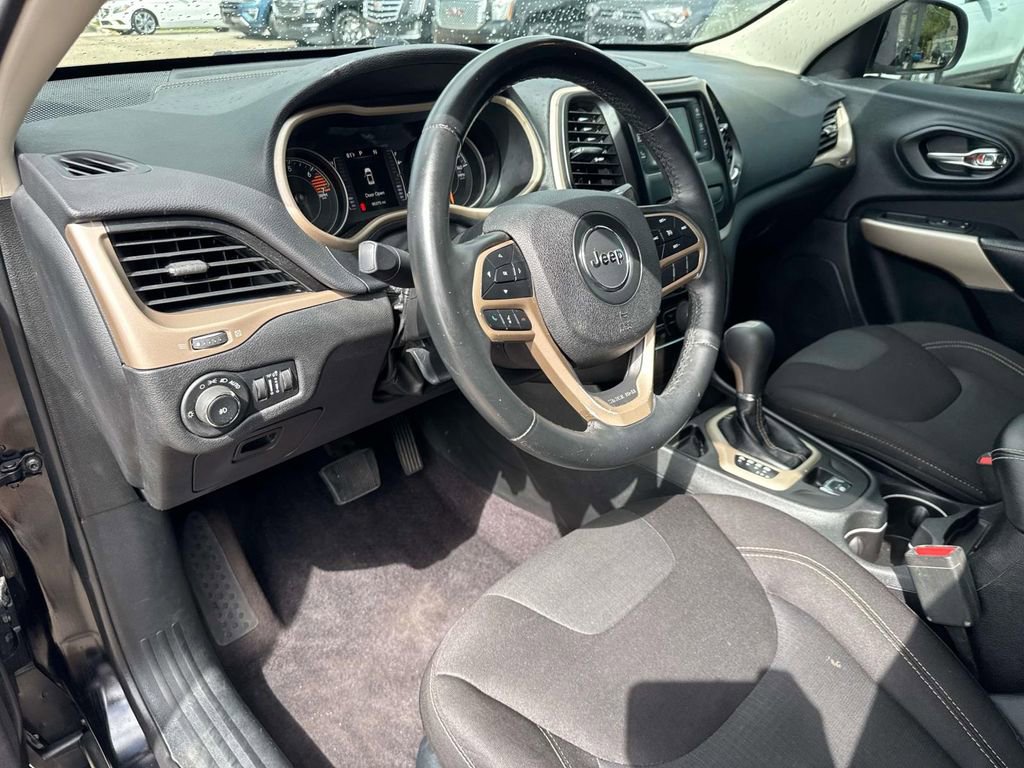 Used 2017 Jeep Cherokee Latitude image 19