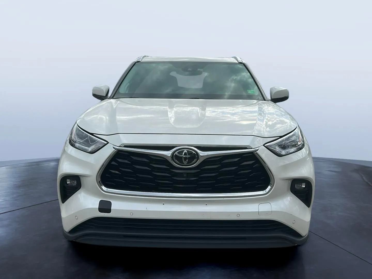 Used 2021 Toyota Highlander Limited image 3