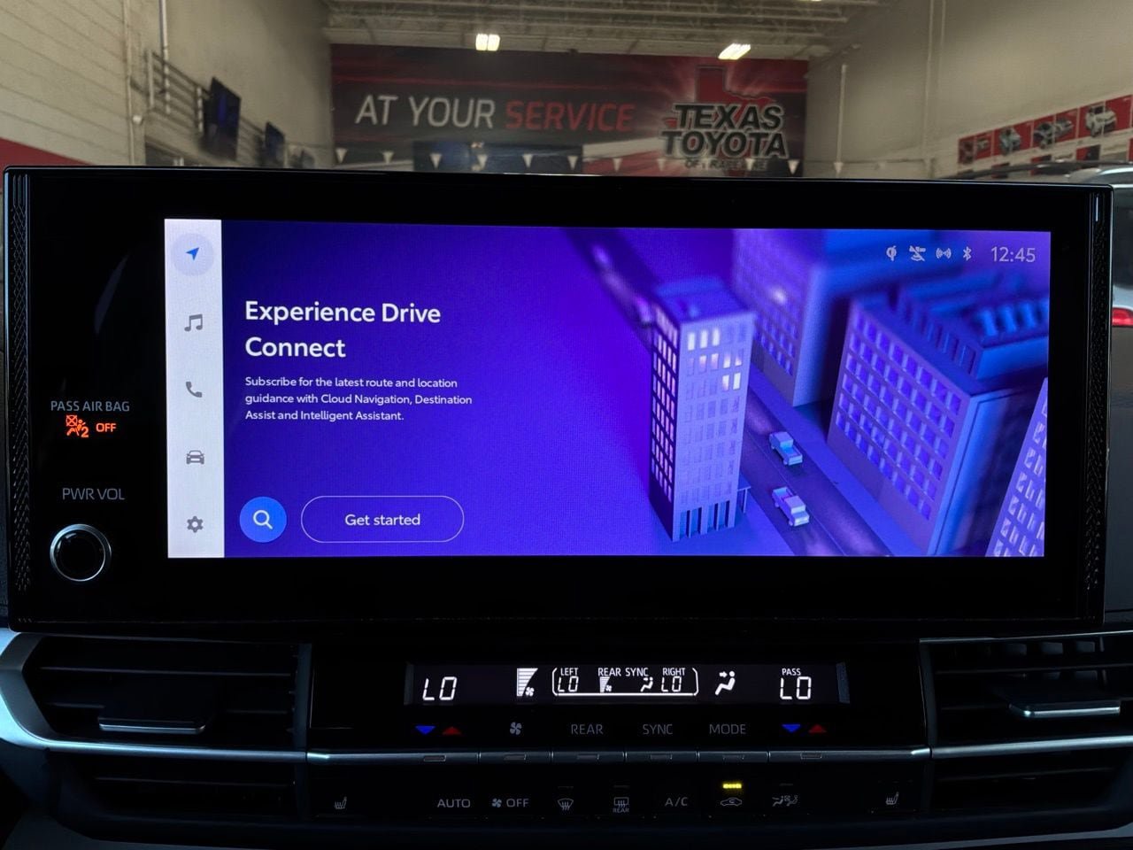 Used 2026 Toyota Sienna XLE FWD image 37